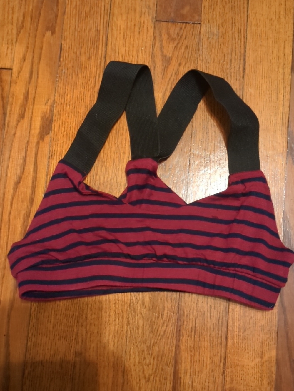 maroon striped fit kitty sports bra